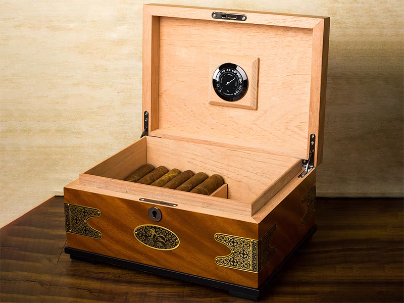 Vintage Pattern Cigar Humidor Solutions